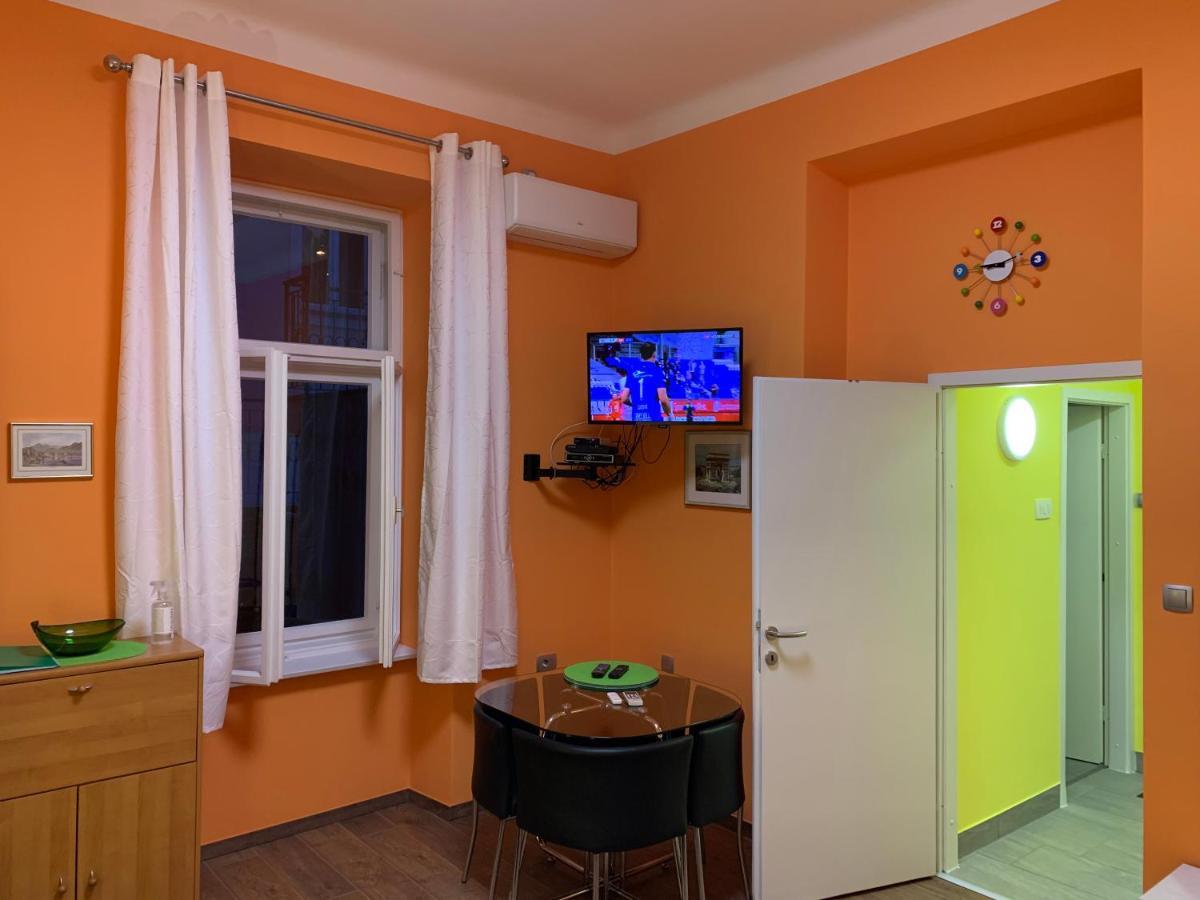 Opatija Central Studio Apartment Luaran gambar
