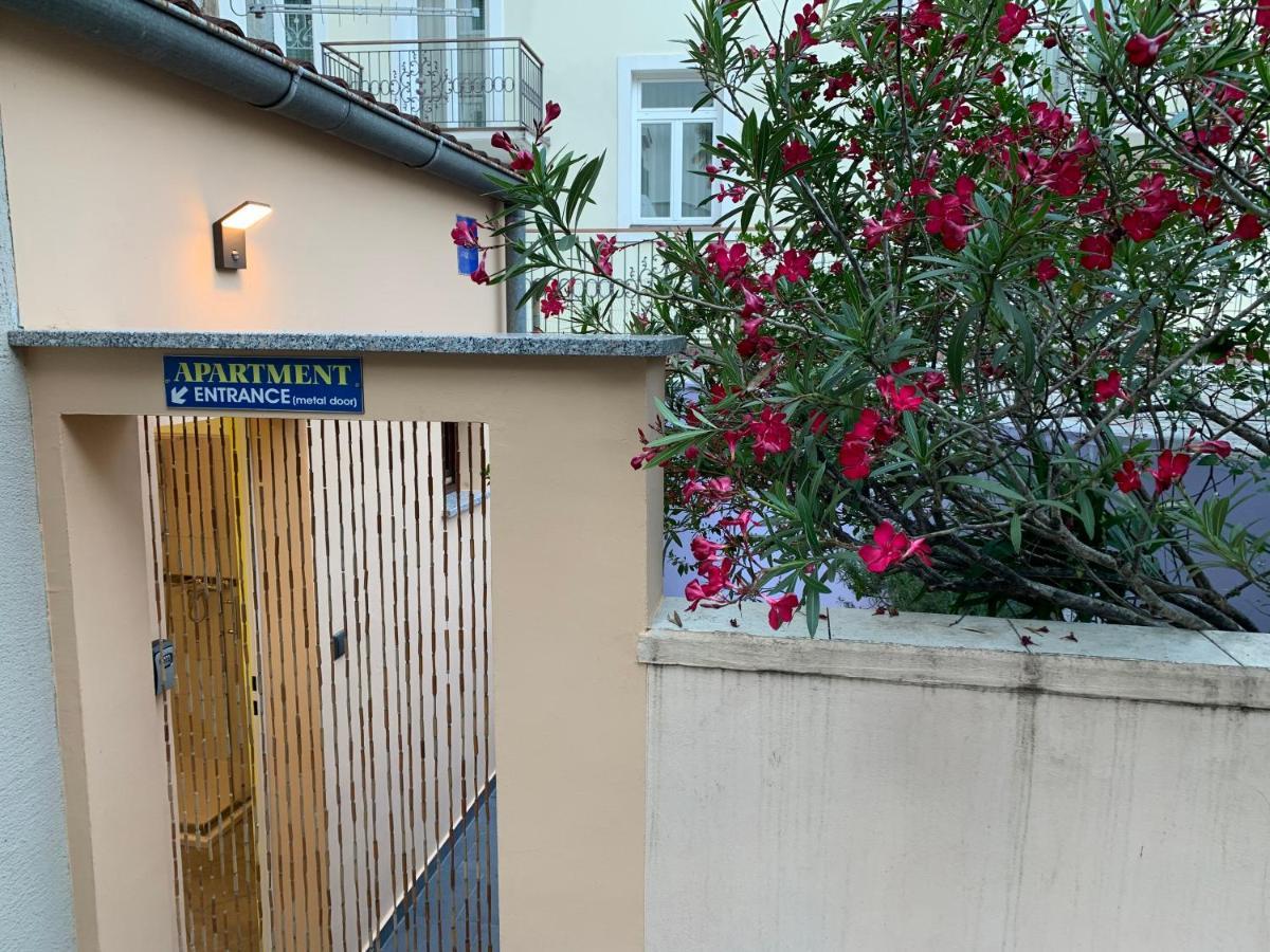 Opatija Central Studio Apartment Luaran gambar
