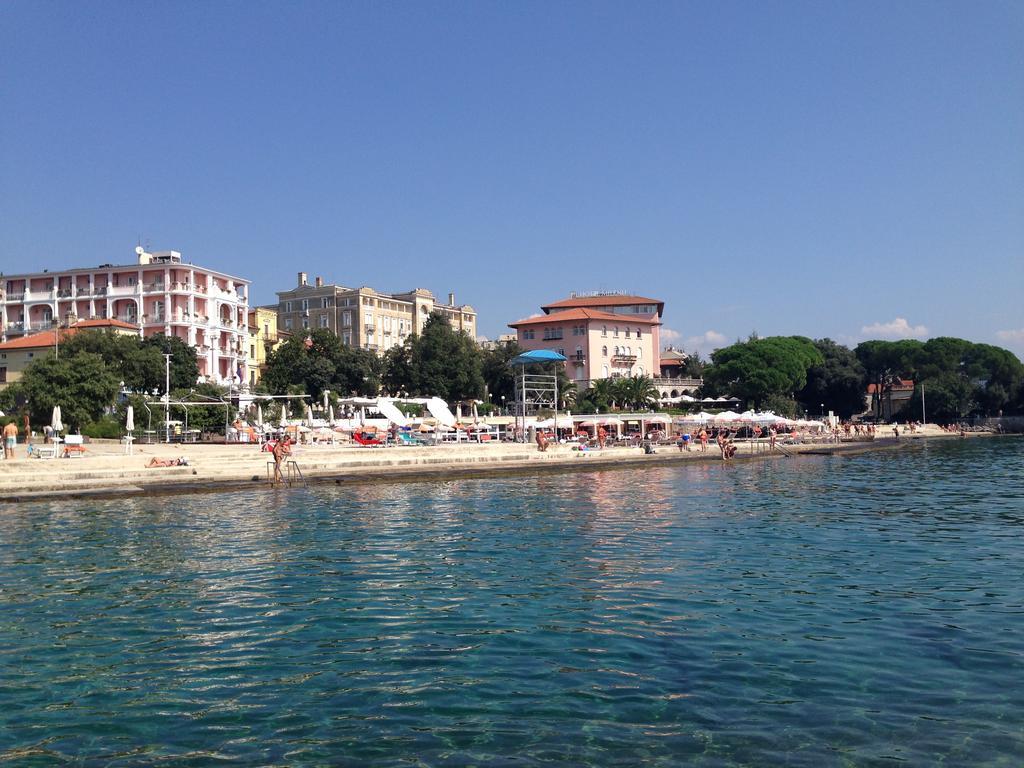 Opatija Central Studio Apartment Luaran gambar