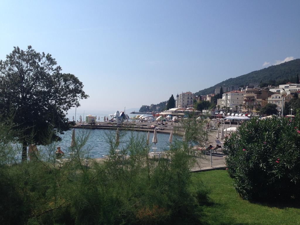 Opatija Central Studio Apartment Luaran gambar