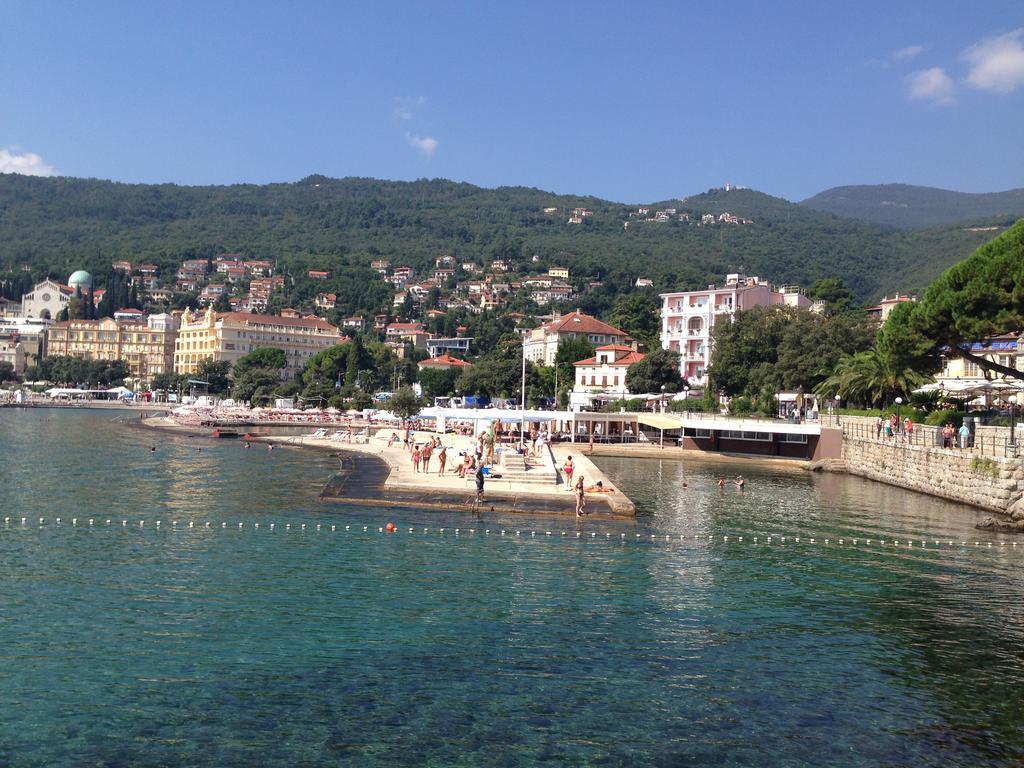 Opatija Central Studio Apartment Luaran gambar
