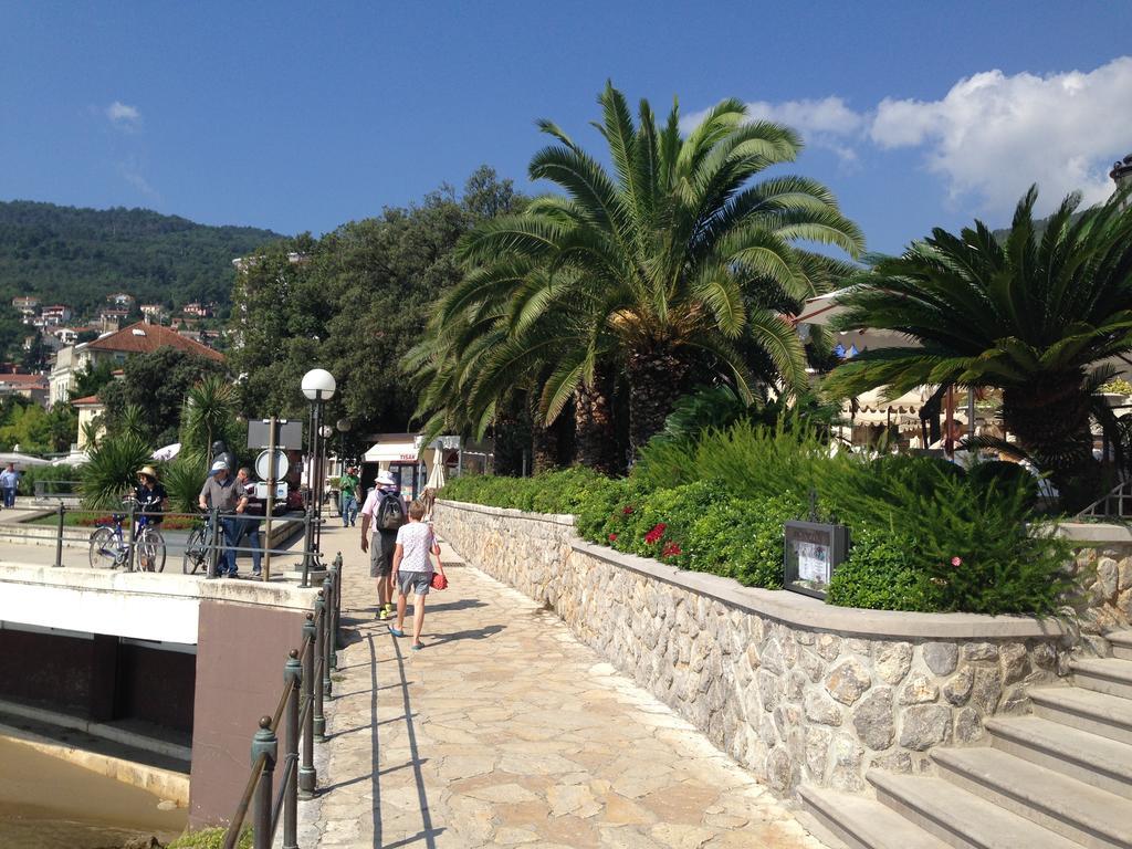 Opatija Central Studio Apartment Luaran gambar