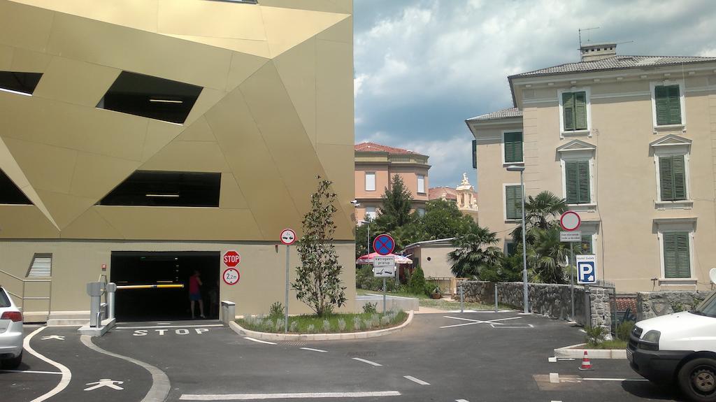 Opatija Central Studio Apartment Luaran gambar